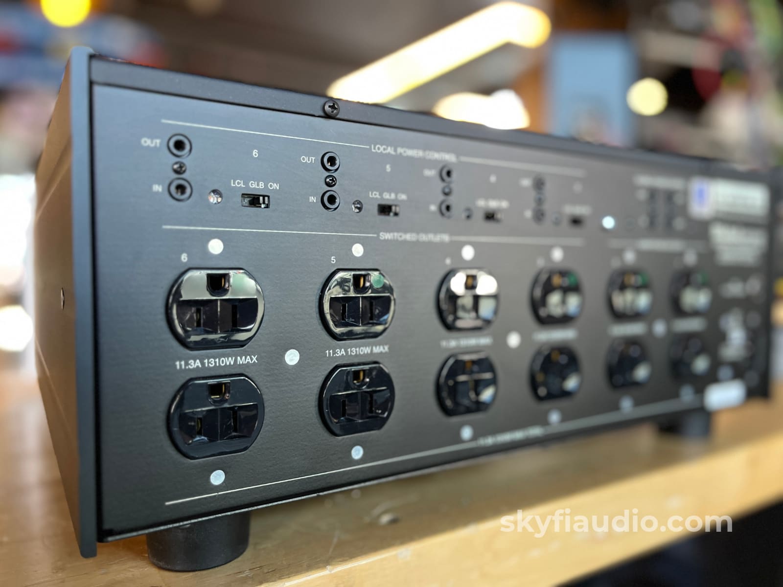 McIntosh MPC1500 Power Controller And Conditioner - Pre Loved Power Conditioner