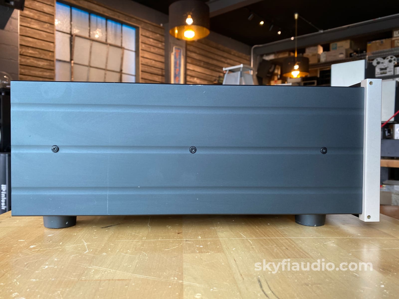 Mcintosh Mpc1500 Power Controller And Conditioner - Pre-Owned In Stock For Local Pickup