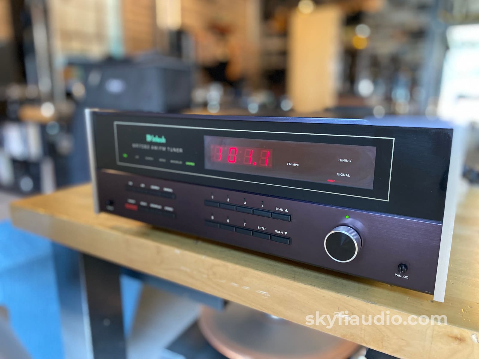 McIntosh MR7082 Vintage AM/FM Tuner - Slim Version