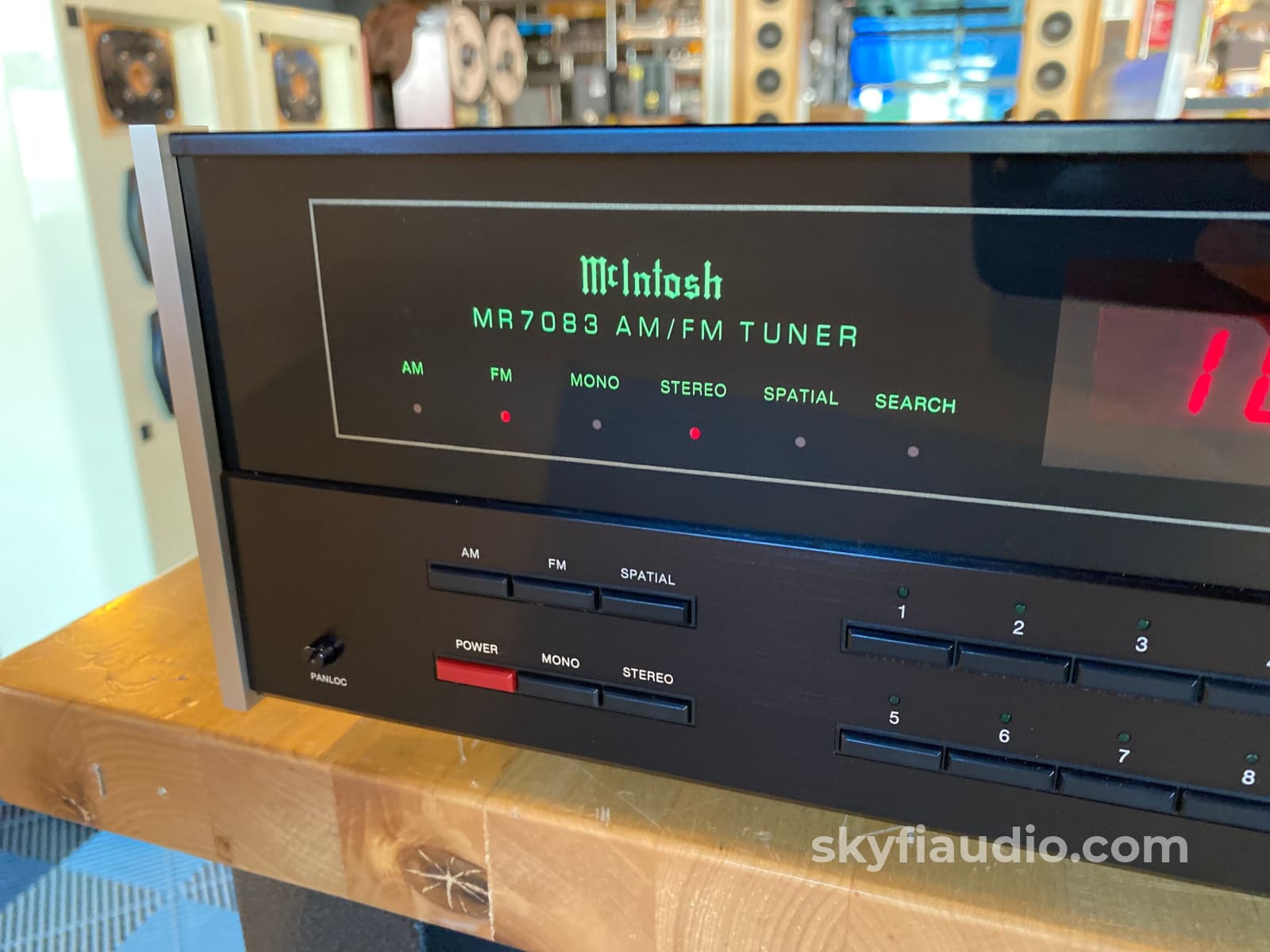 McIntosh MR7083 Tuner - Slim Version - NEW GLASS!