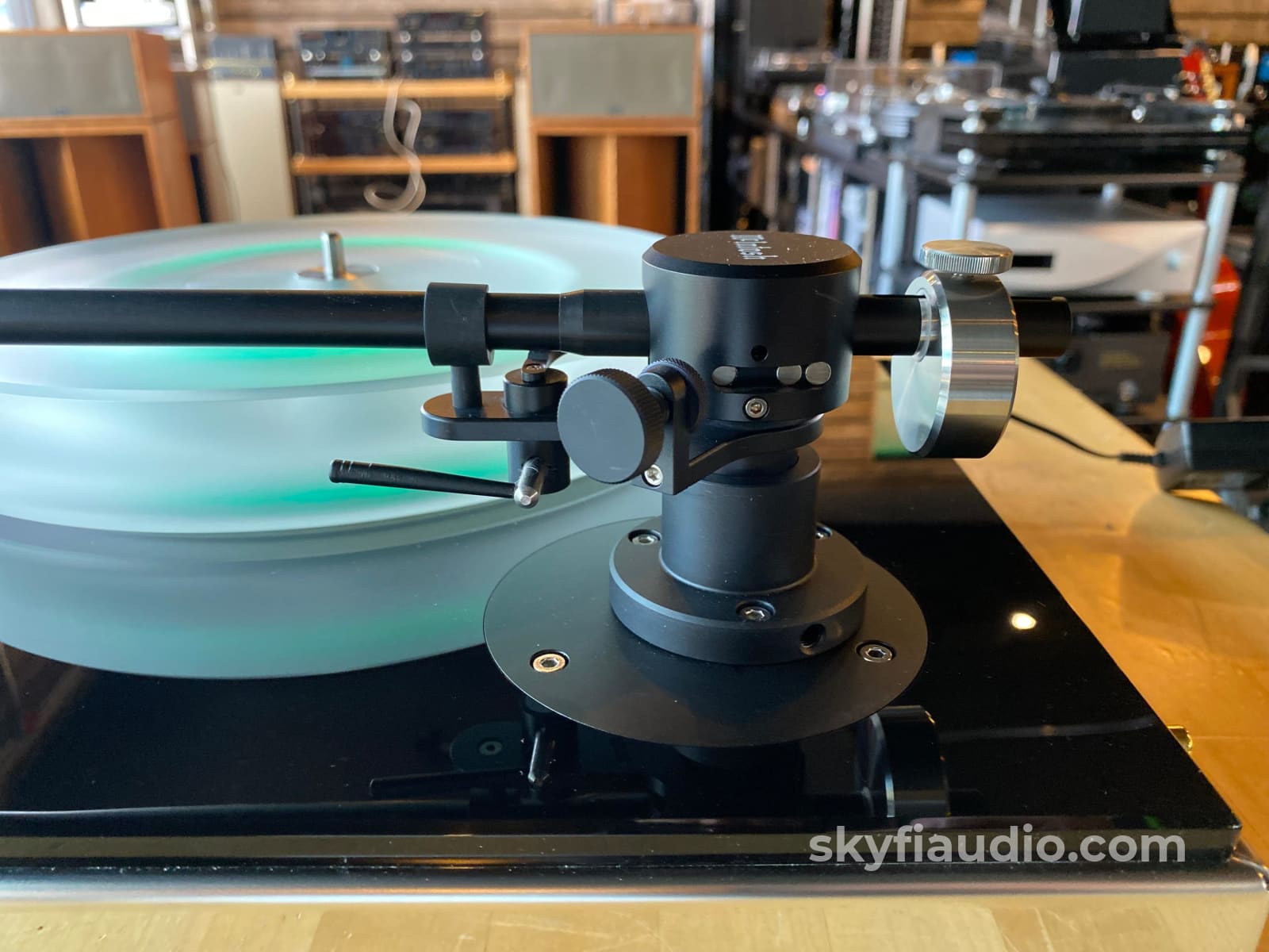Mcintosh Mt5 Precision Table With New Sumiko Blue Point No.3 - In Store Only Turntable