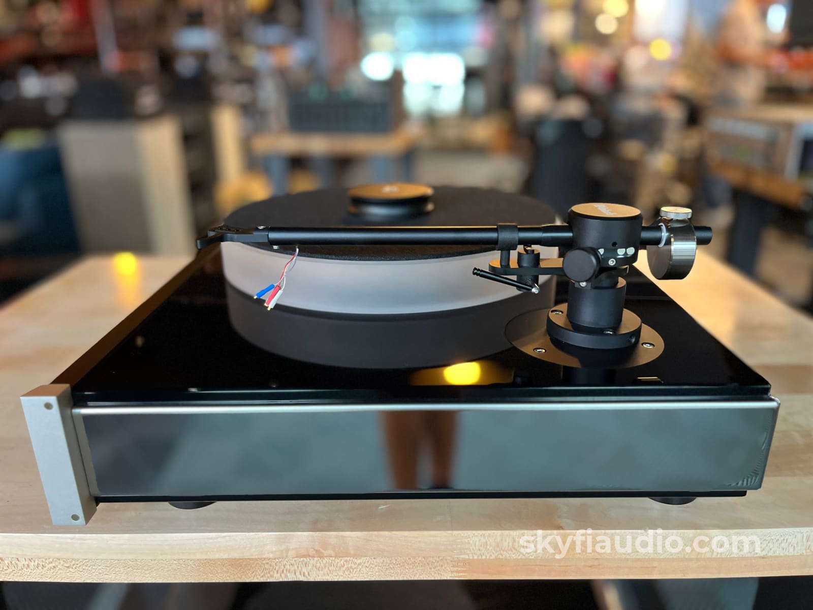 McIntosh MT5 Turntable W/ New Sumiko Songbird MC Cartridge Turntable