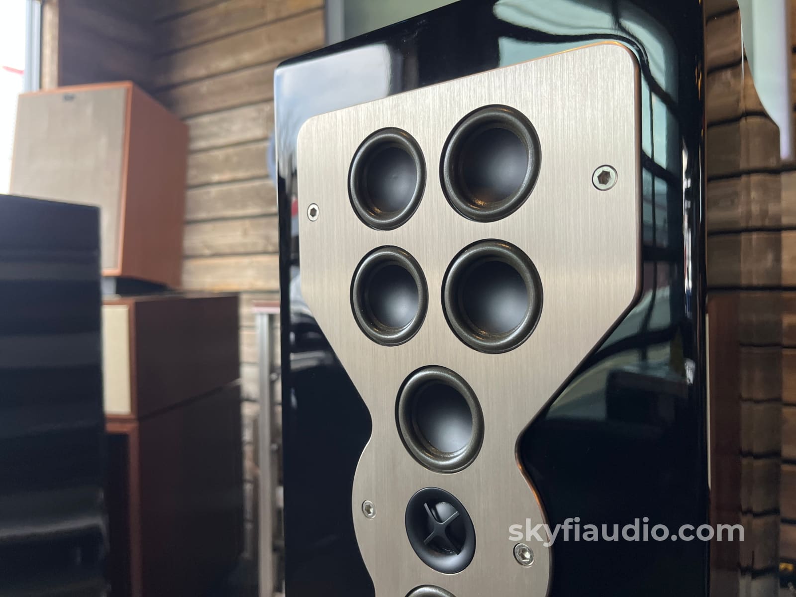 McIntosh XR100 Floorstanding Speakers (Pair) - Pre-Loved Speakers