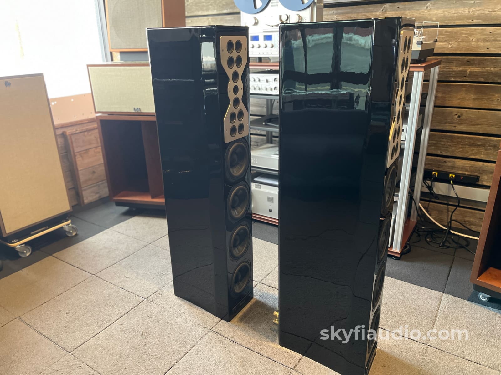 McIntosh XR100 Floorstanding Speakers (Pair) - Pre-Loved