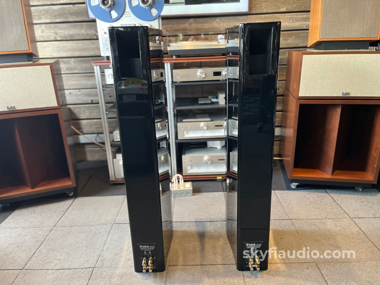 McIntosh XR100 Floorstanding Speakers (Pair) - Pre-Loved Speakers