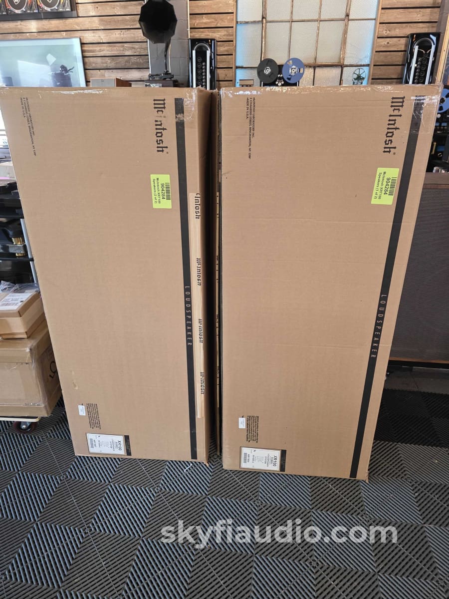 McIntosh XR100 Floorstanding Speakers (Pair) - Pre-Loved