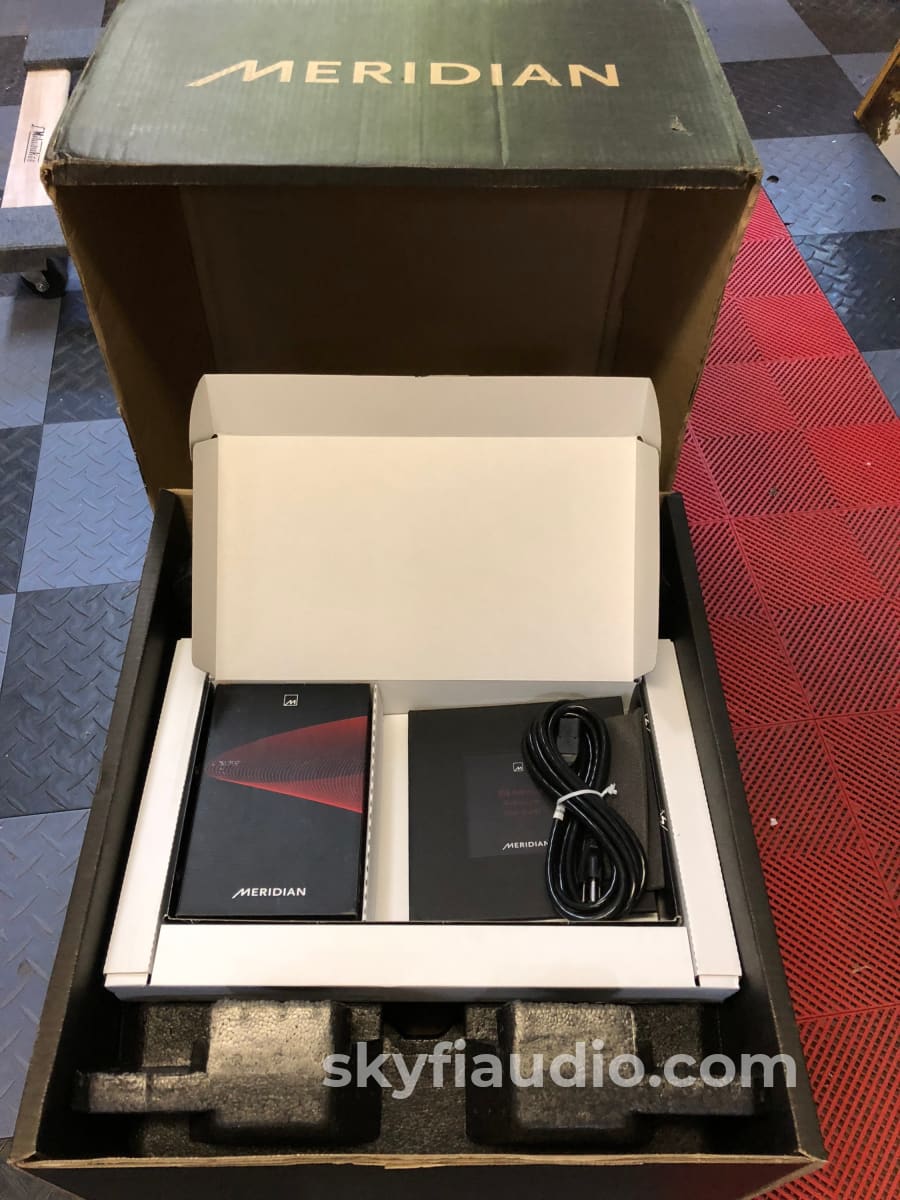 Meridian 818V2 Modular Preamp - Reference Audio Core Mint Condition And Complete Preamplifier
