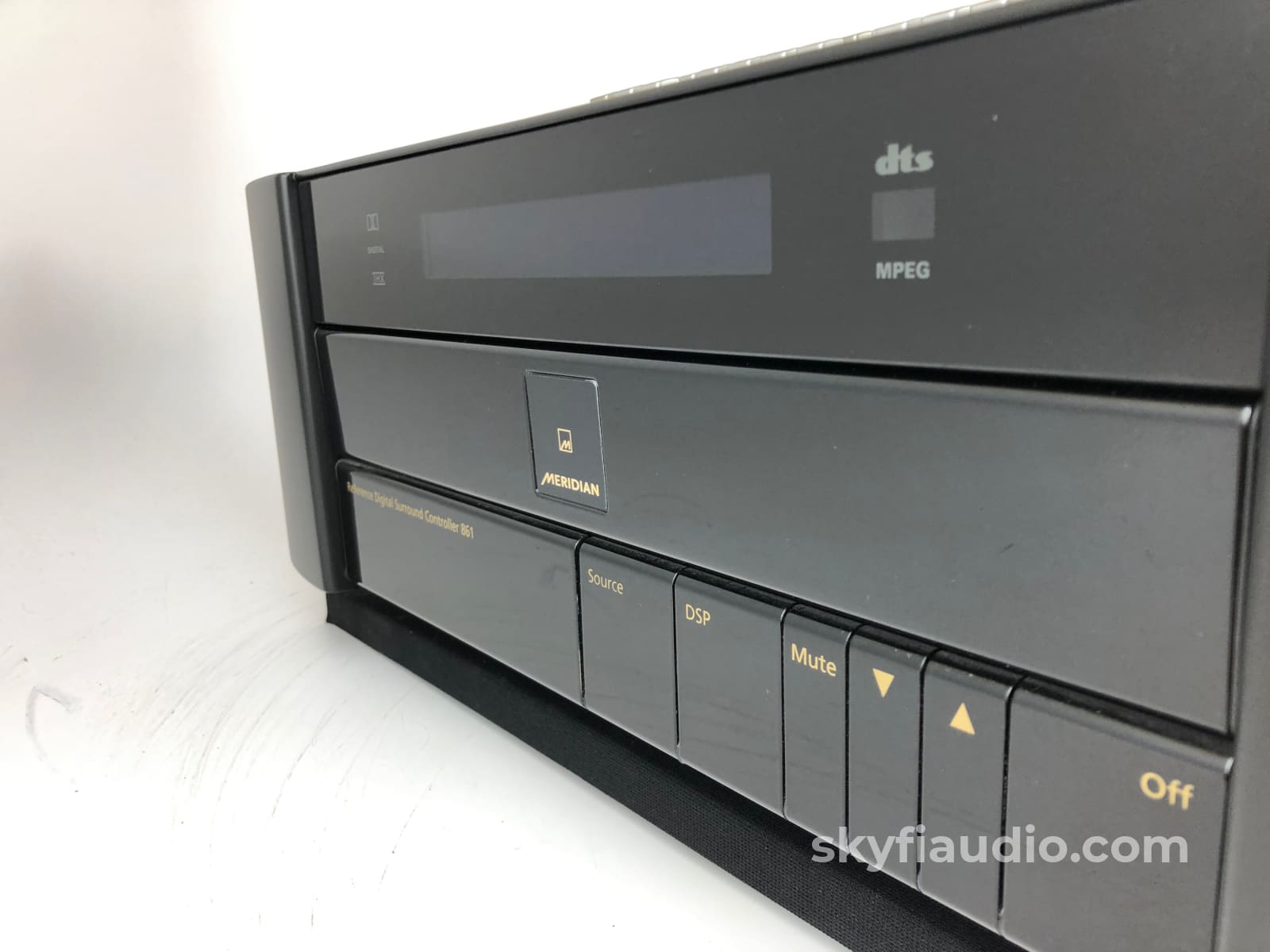 Meridian 861 Home Theater Processor Version 8.0 And Hd621 Hdmi Switch Preamplifier