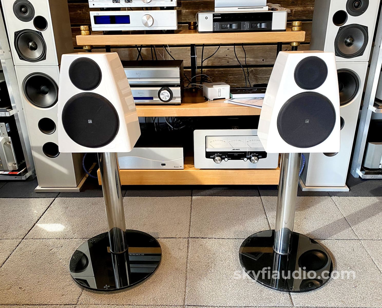 Meridian Dsp3200 Digital Active Powered Speakers With Stands Current Model