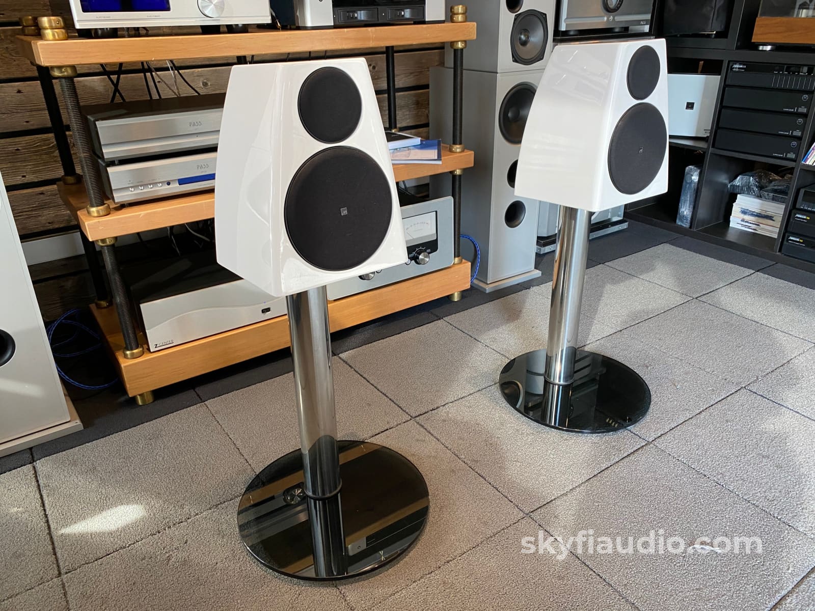 Meridian Dsp3200 Digital Active Powered Speakers With Stands Current Model