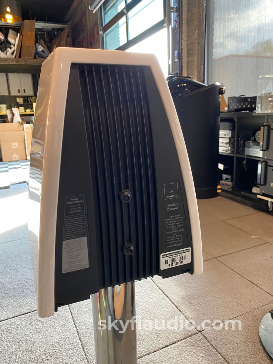Meridian Dsp3200 Digital Active Powered Speakers With Stands Current Model