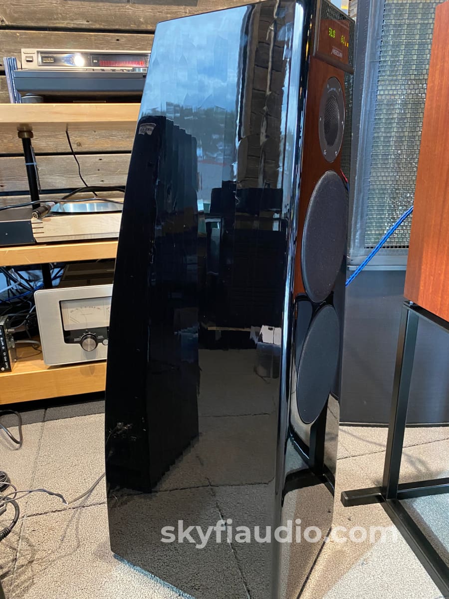 Meridian Dsp5200 Digital Active Speakers With Upgrades And Cartons $15 000 Msrp