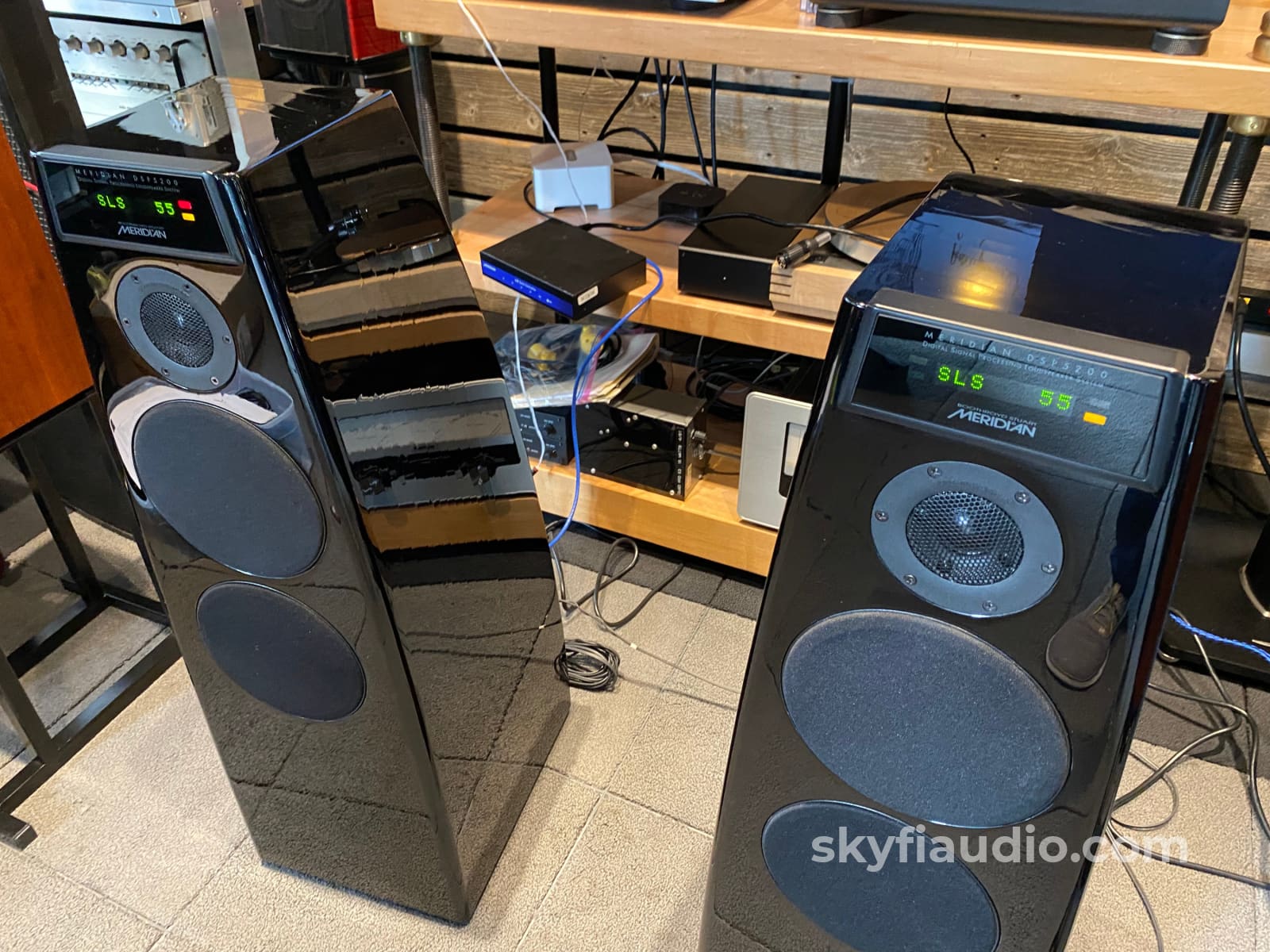 Meridian Dsp5200 Digital Active Speakers With Upgrades And Cartons $15 000 Msrp