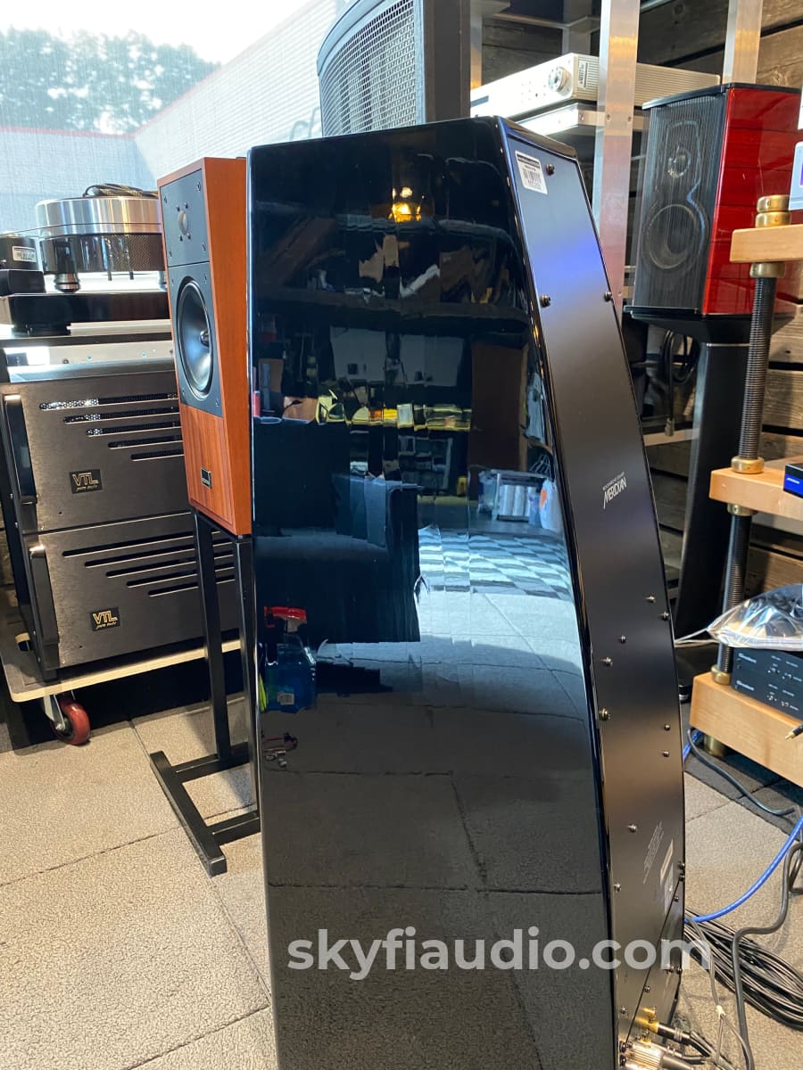 Meridian Dsp5200 Digital Active Speakers With Upgrades And Cartons $15 000 Msrp
