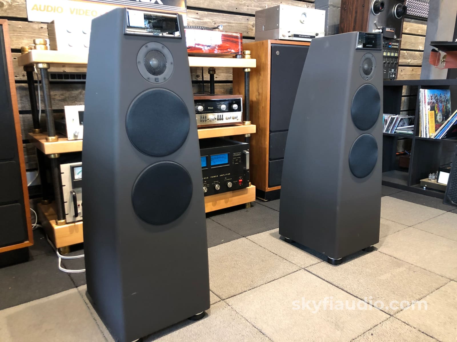 MERIDIAN M20バーティカル・トゥイン ACTIVE SPEAKER Meridian M20 active loudspeakers