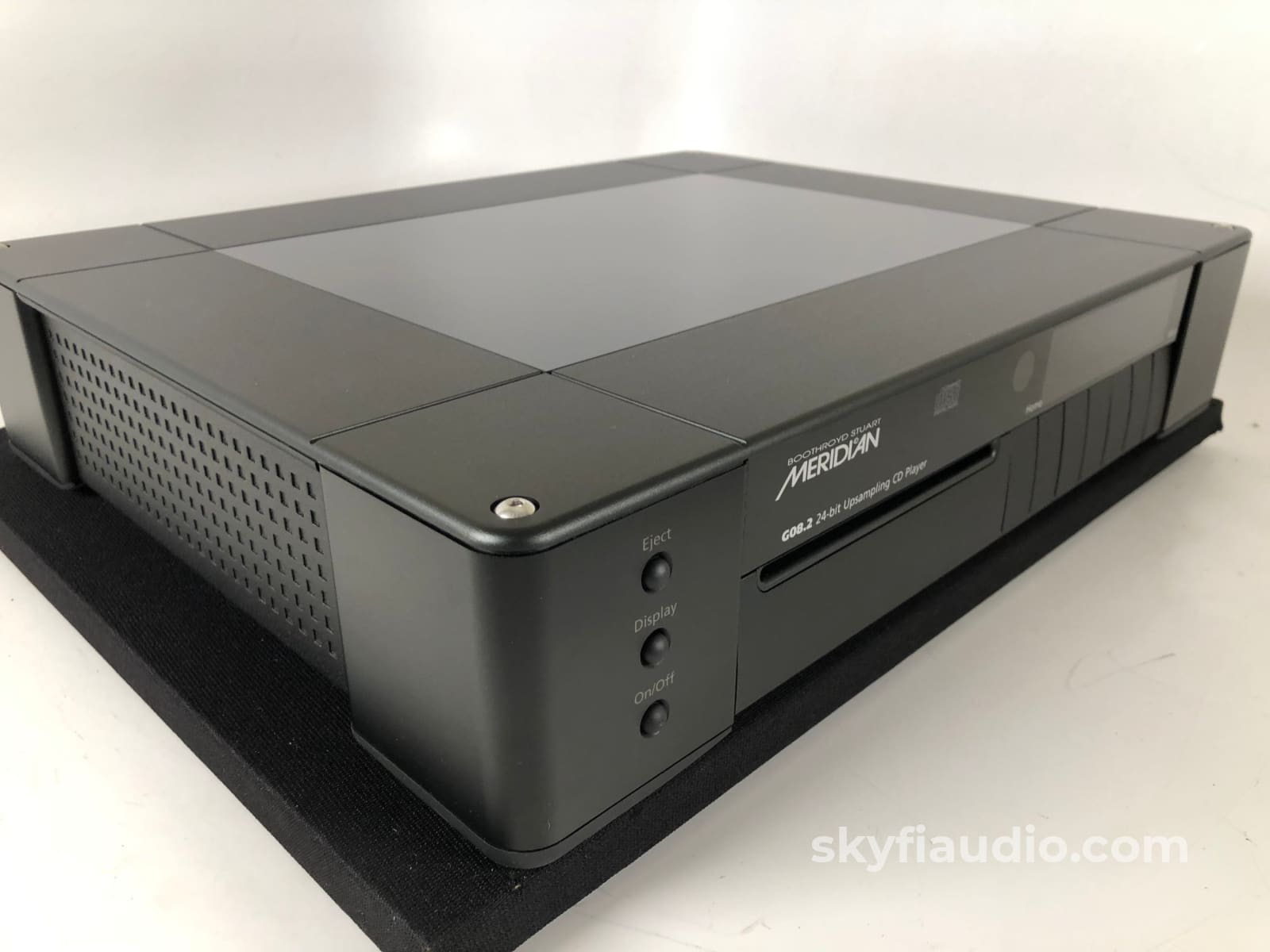 Meridian G08.2 - 24-Bit Upsampling Cd Player With Dual Remotes + Digital
