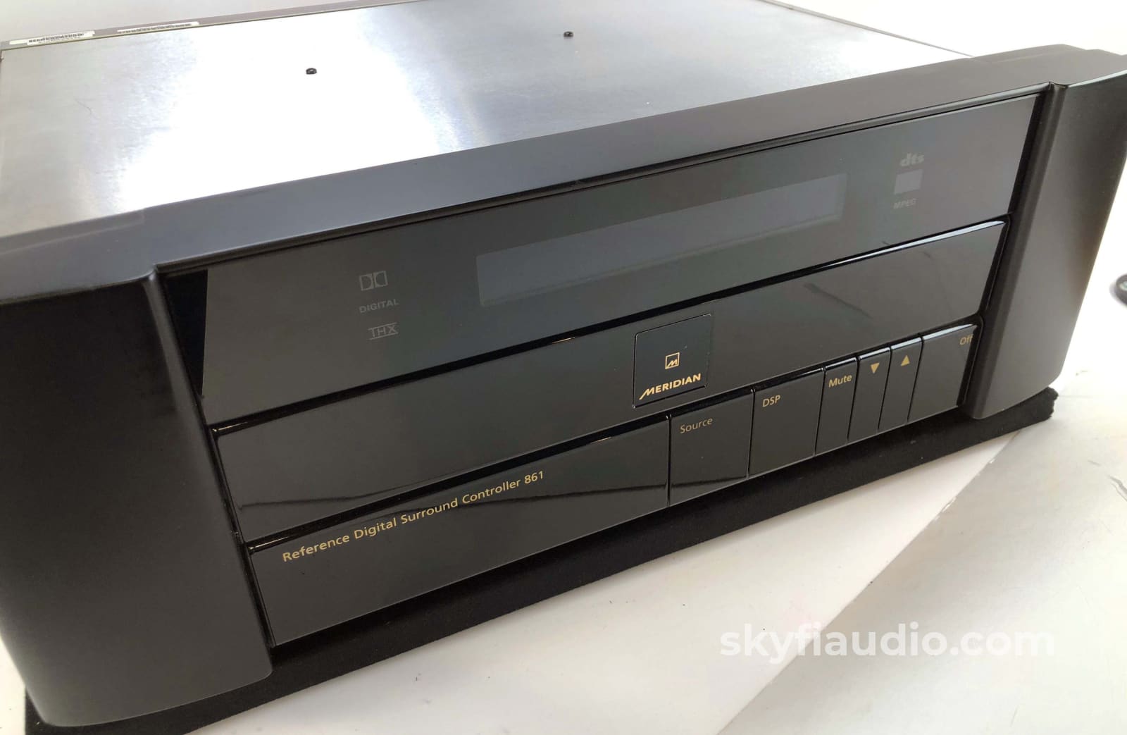 Meridian Reference Digital Surround Controller 861V8 - Latest Software Preamplifier