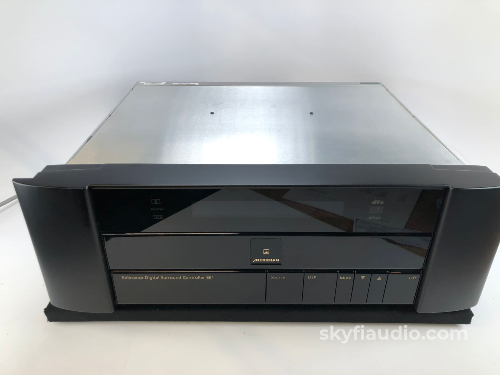 Meridian Reference Digital Surround Controller 861V8 - Latest Software Preamplifier