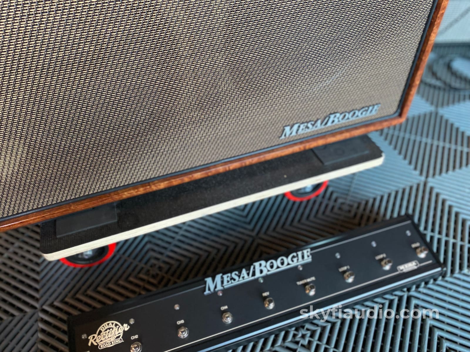Mesa Boogie Road King Ii Custom Guitar Amp - Unique And Gorgeous Accessory