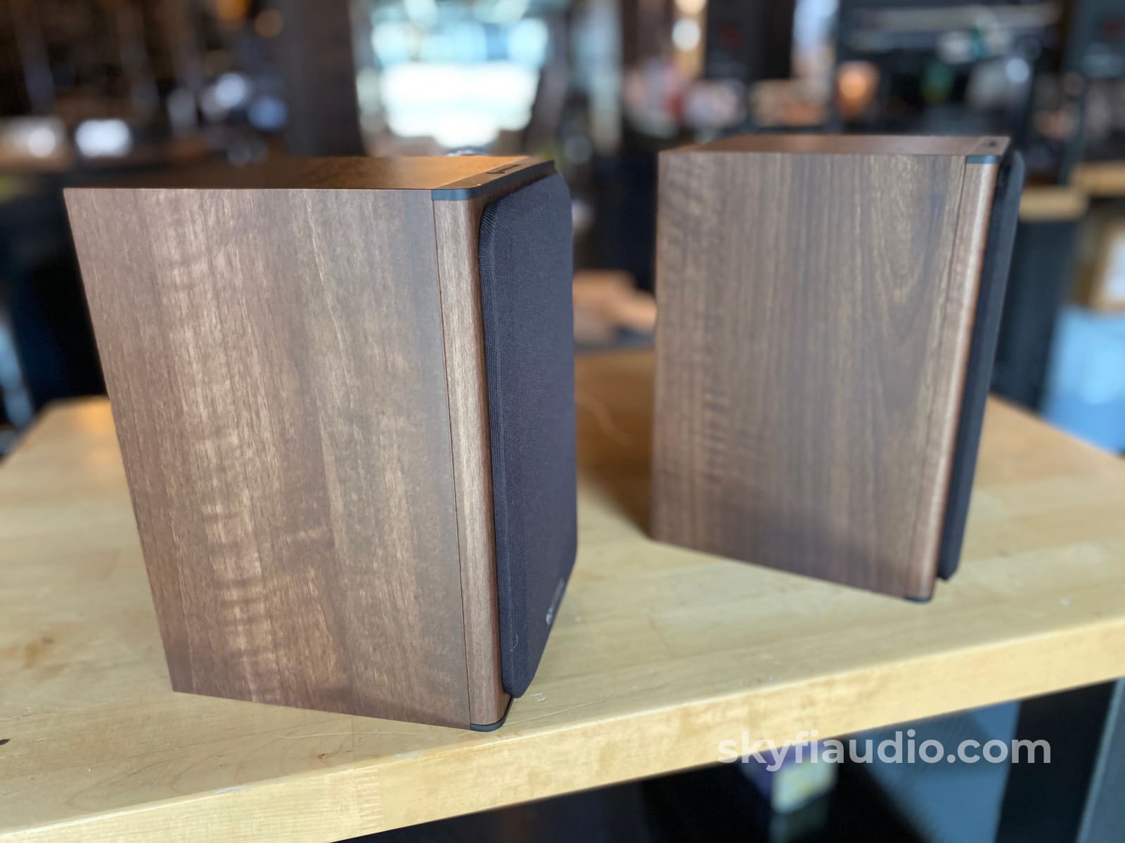 Monitor Audio Bronze 1 Bookshelf Speakers In Dark Wood Minty
