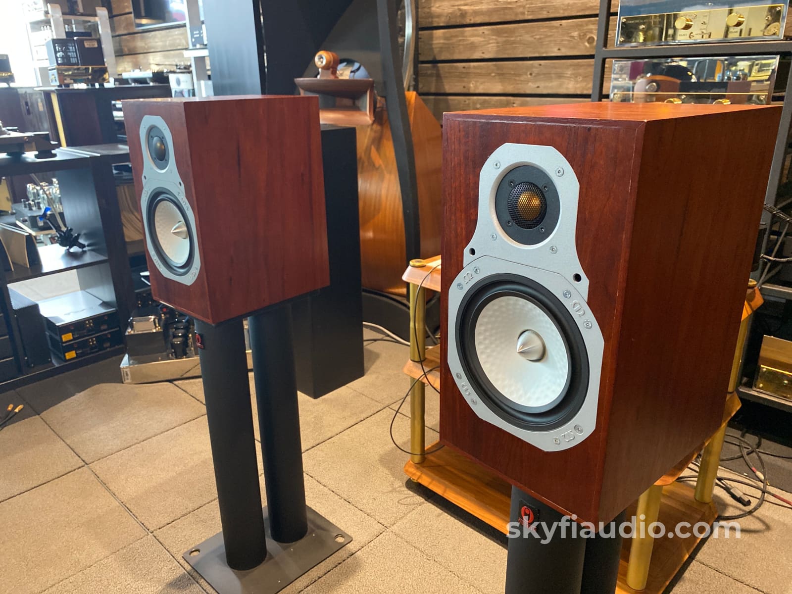 Monitor Audio Gold Reference 10 Bookshelf Speakers - Rose Mahogany Finish