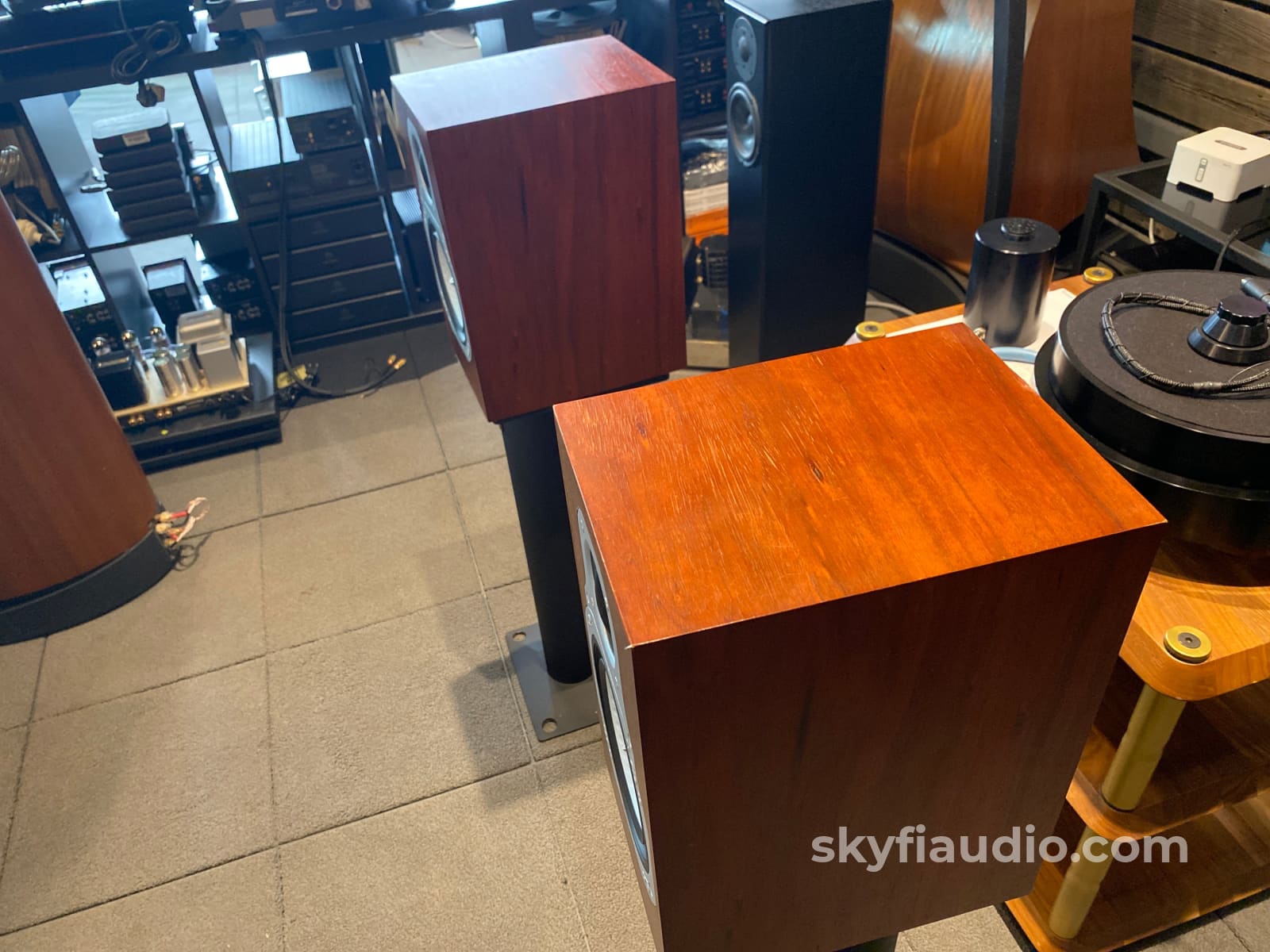 Monitor Audio Gold Reference 10 Bookshelf Speakers - Rose Mahogany Finish