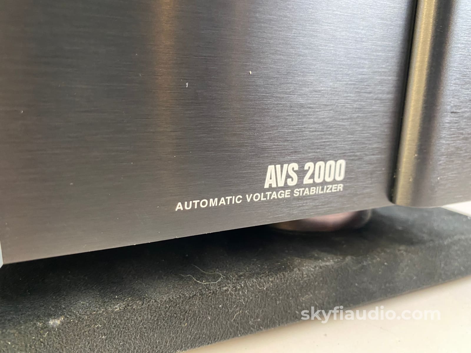 Monster Power Avs 2000 - Automatic Voltage Stabilizer Conditioner