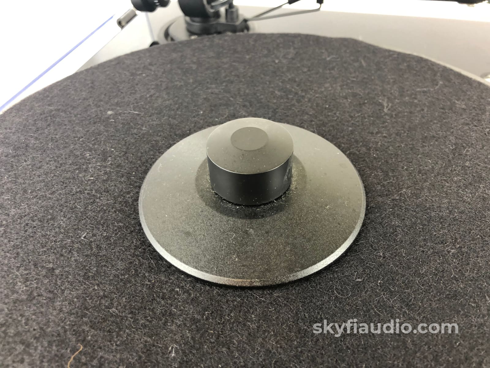 Music Hall Mmf-7.1 Turntable With New Ortofon 2M Red