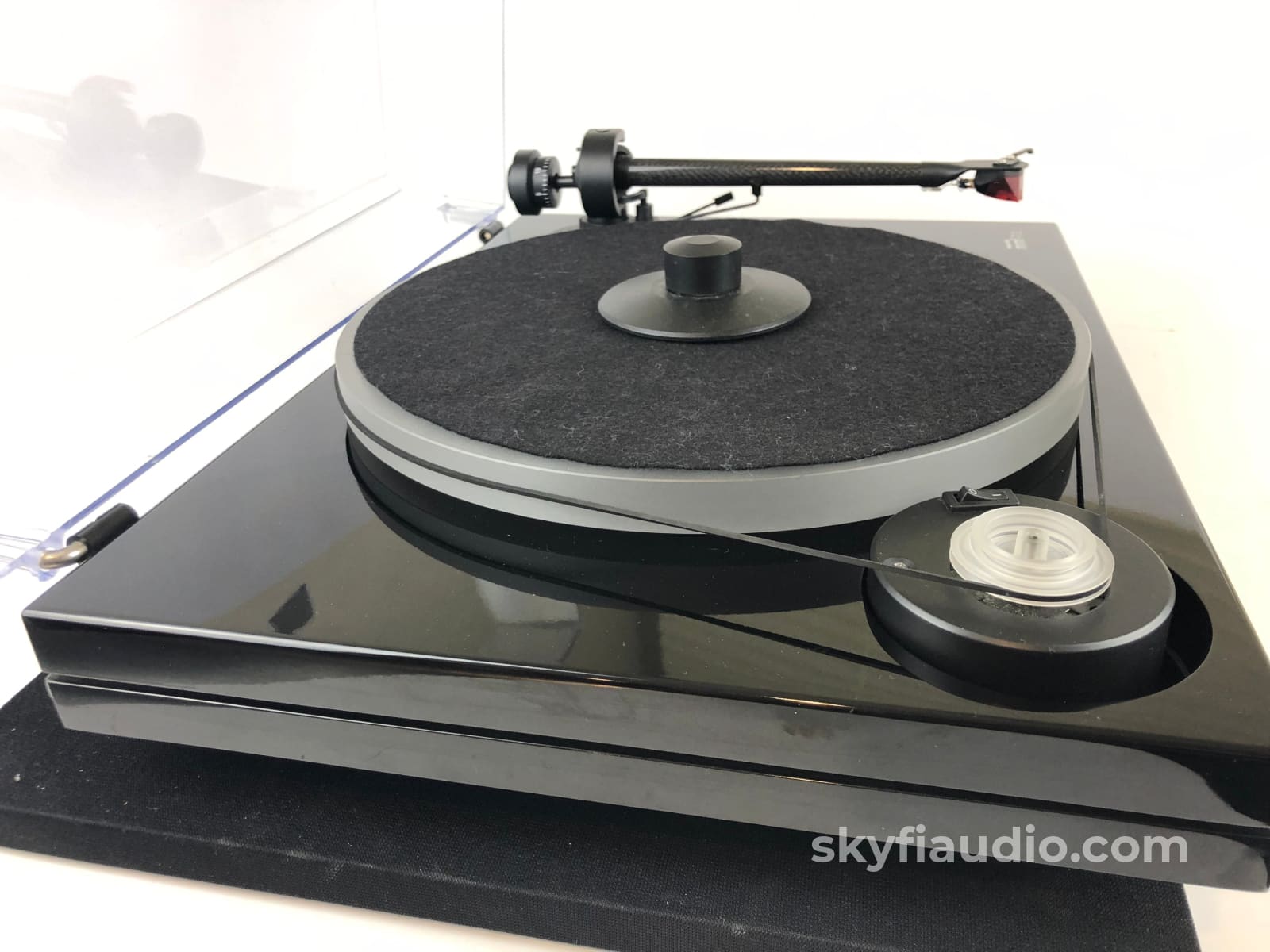 Music Hall Mmf-7.1 Turntable With New Ortofon 2M Red