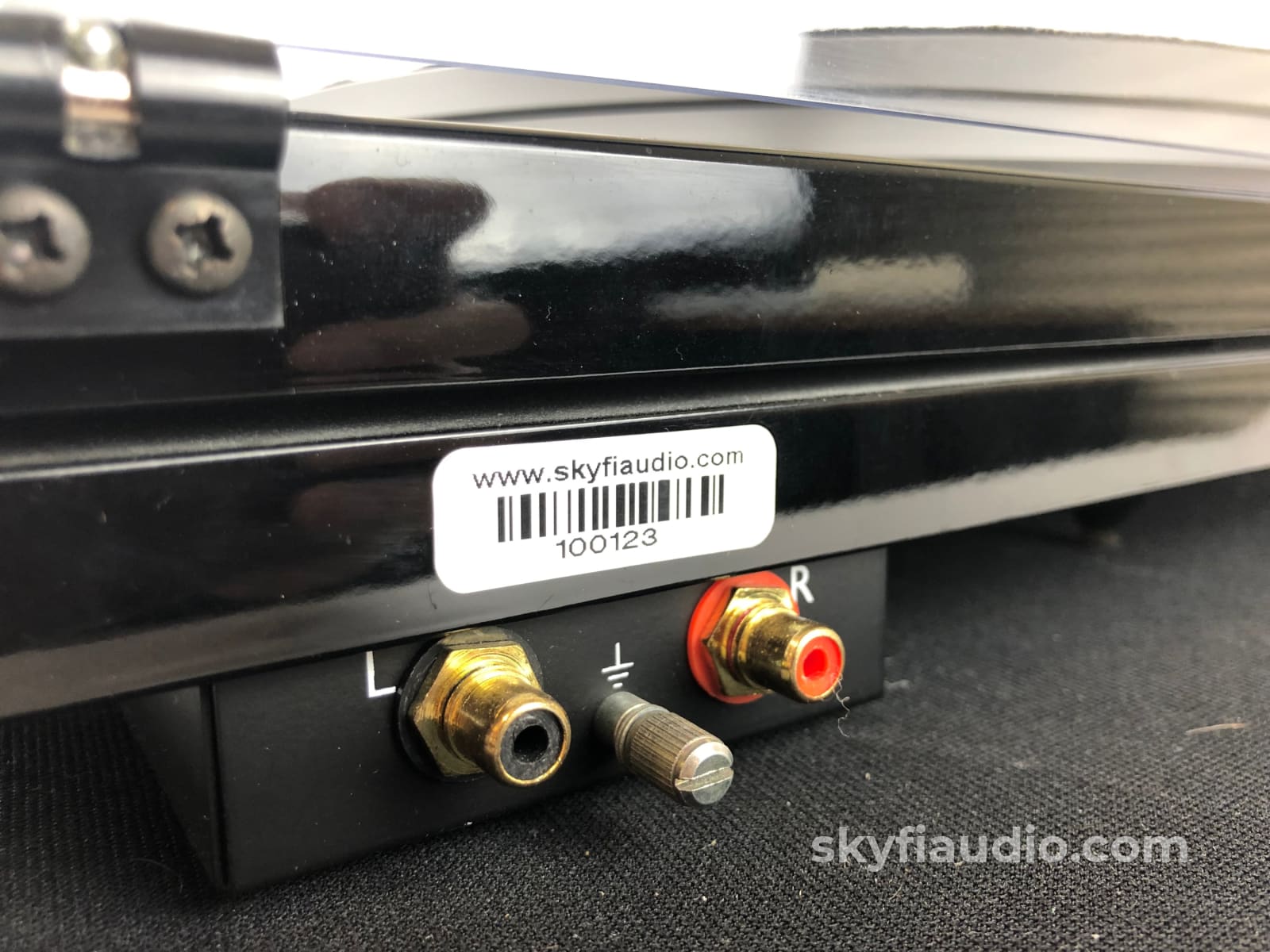 Music Hall Mmf-7.1 Turntable With New Ortofon 2M Red