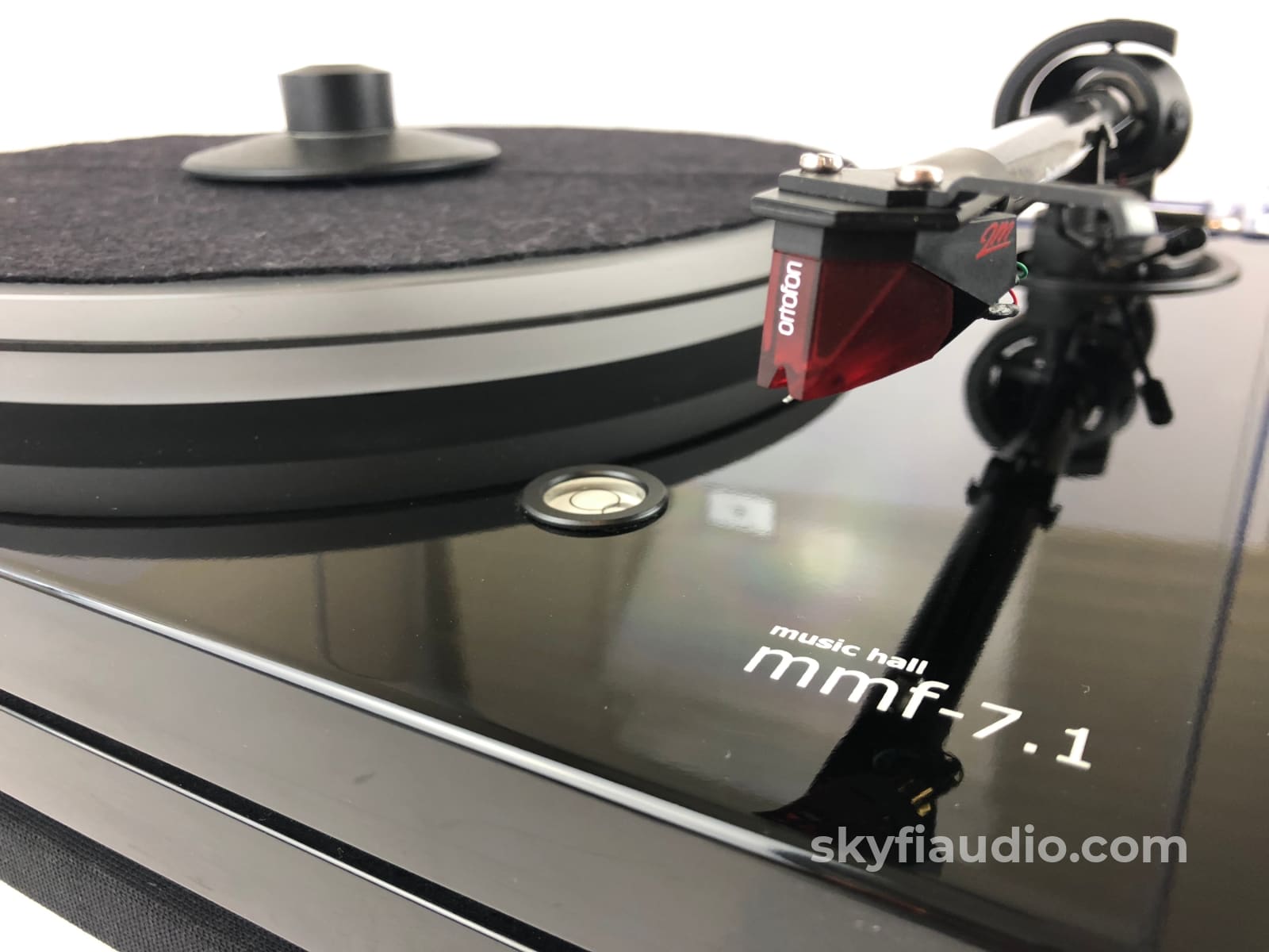 Music Hall Mmf-7.1 Turntable With New Ortofon 2M Red