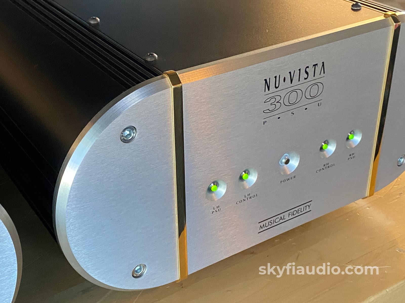 Musical Fidelity Nu-Vista 300 Amplifier - Dual Chassis Hybrid Amp - Li