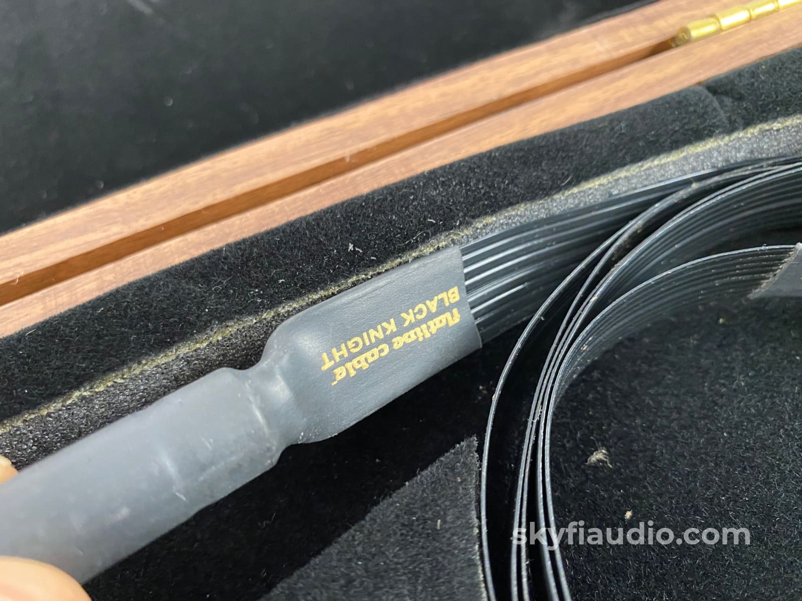 Nordost Black Knight RCA Interconnects With Nordost Wood Case - 2M