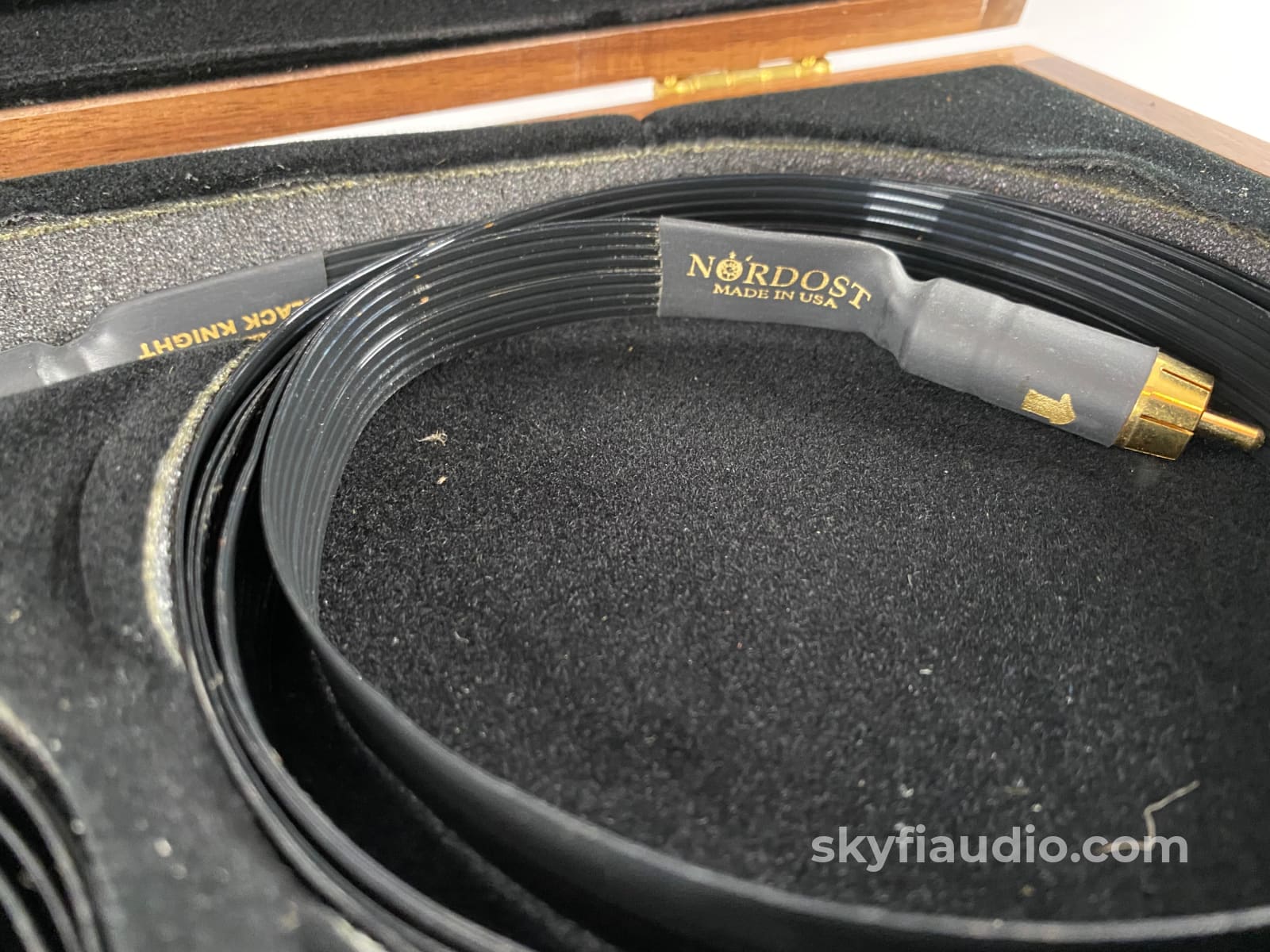 Nordost Black Knight RCA Interconnects With Nordost Wood Case - 2M