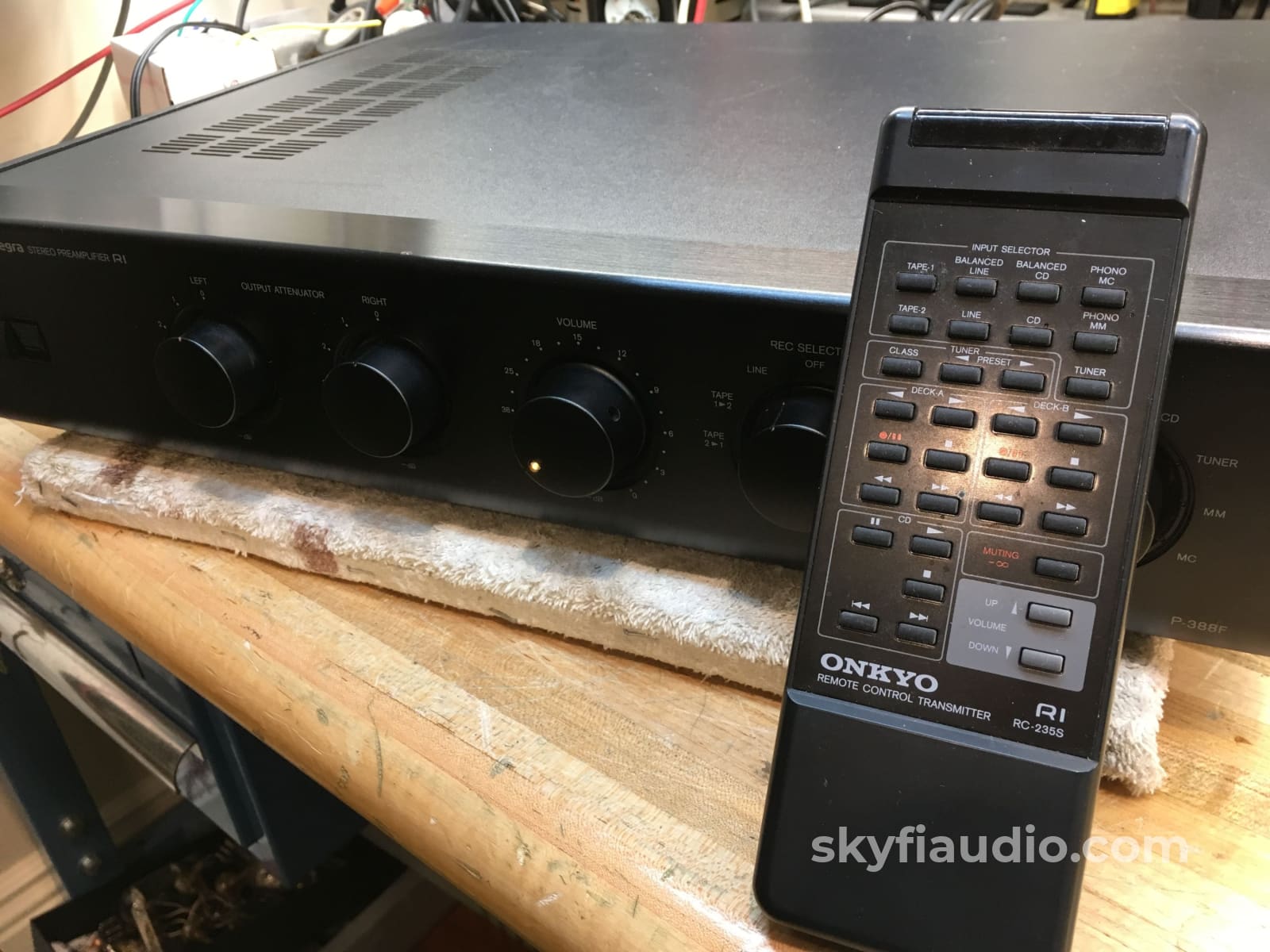 Onkyo P-388F R1 Integra Preamplifier 110/220V