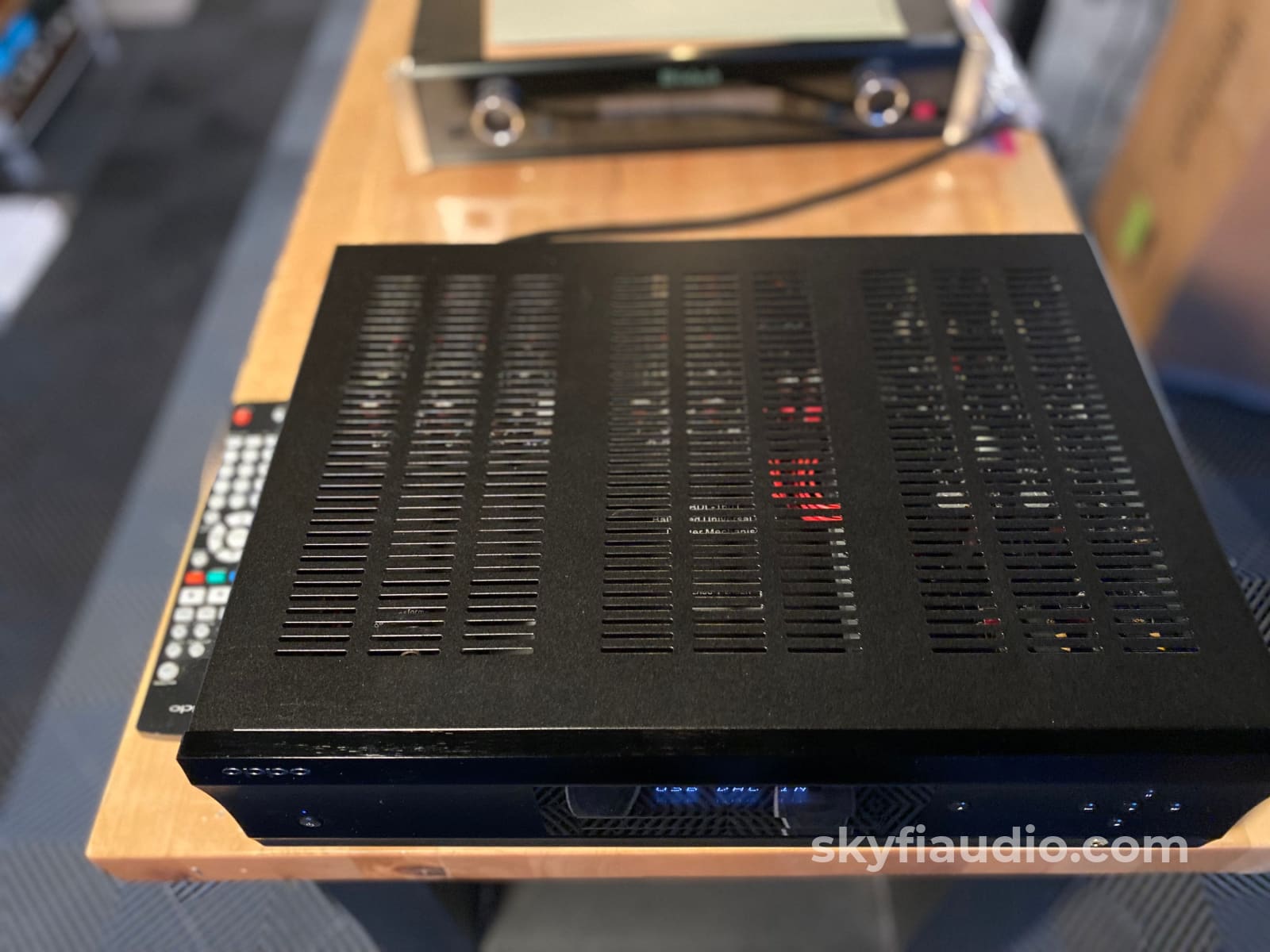Oppo Udp-205 4K Ultra Hd Blu-Ray Sacd/Cd Player Hardly Used And Complete Cd + Digital