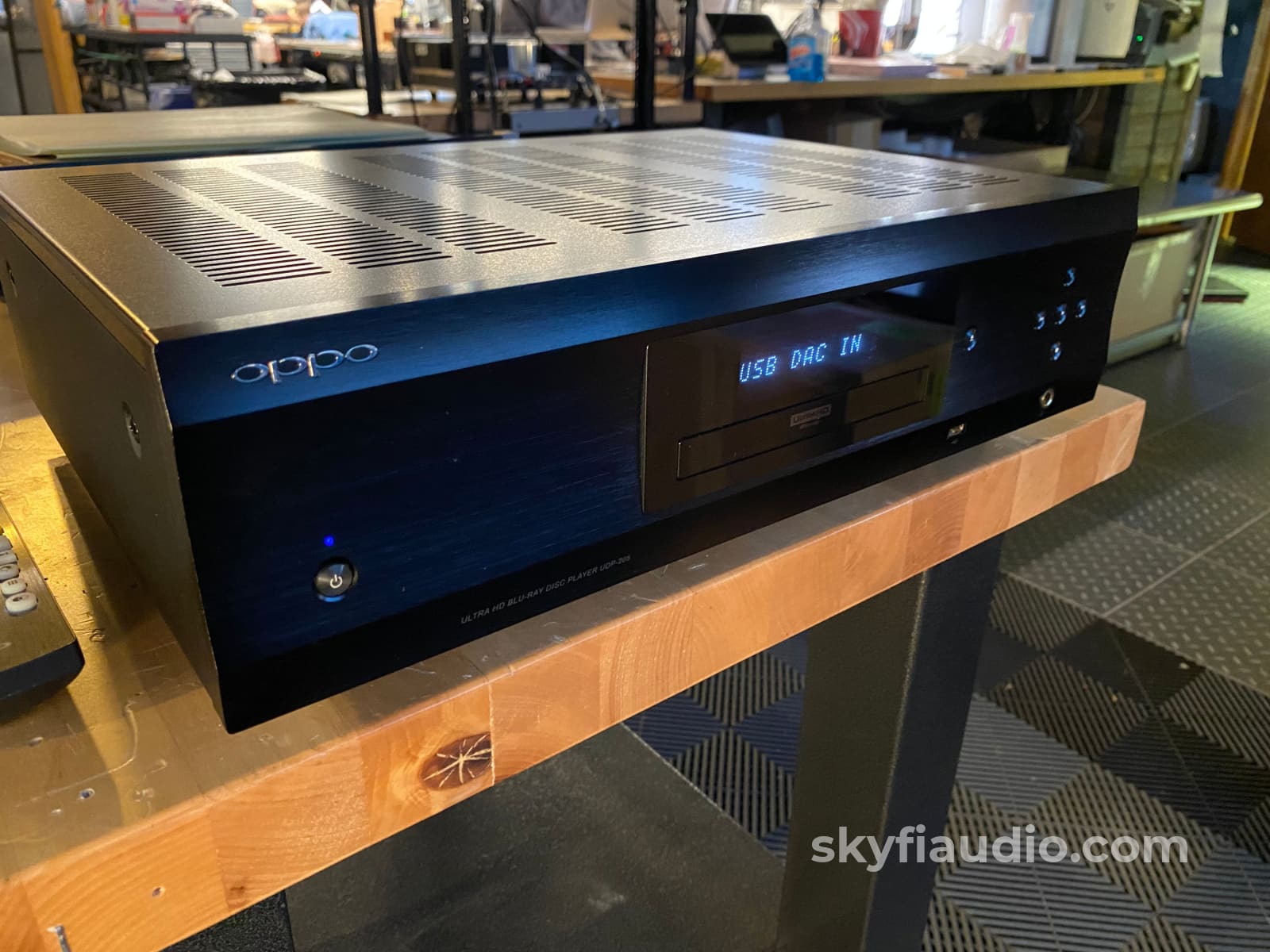 Oppo Udp-205 4K Ultra Hd Blu-Ray Sacd/Cd Player Hardly Used And Complete Cd + Digital