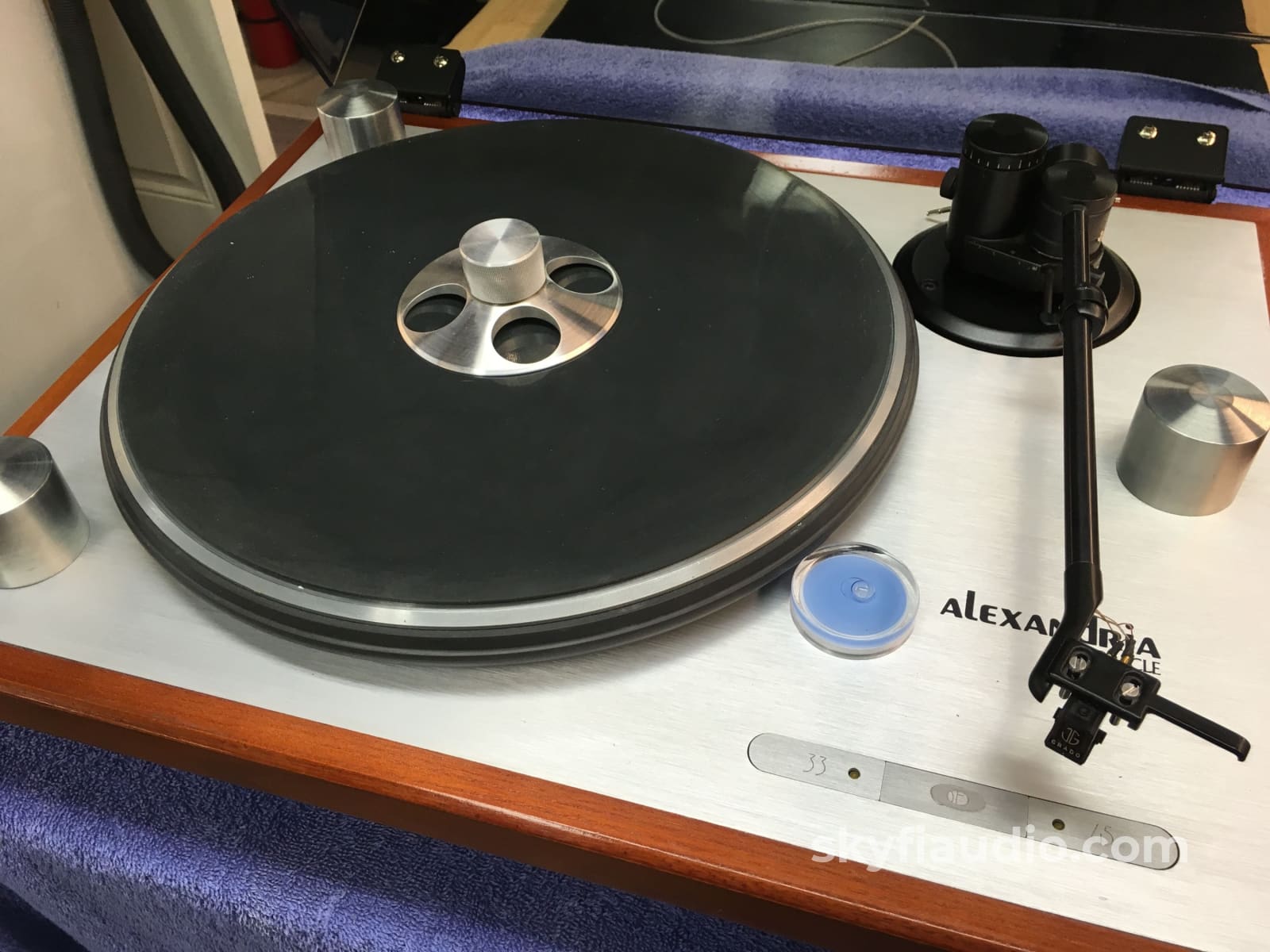 Oracle Audio Technologies Alexandria Turntable With Prelude Tonearm And Grado Cartridge