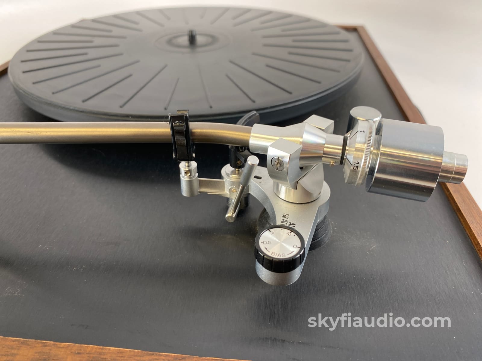 Original Rega Planar 2 Turntable With Wood Plinth And Tonearm