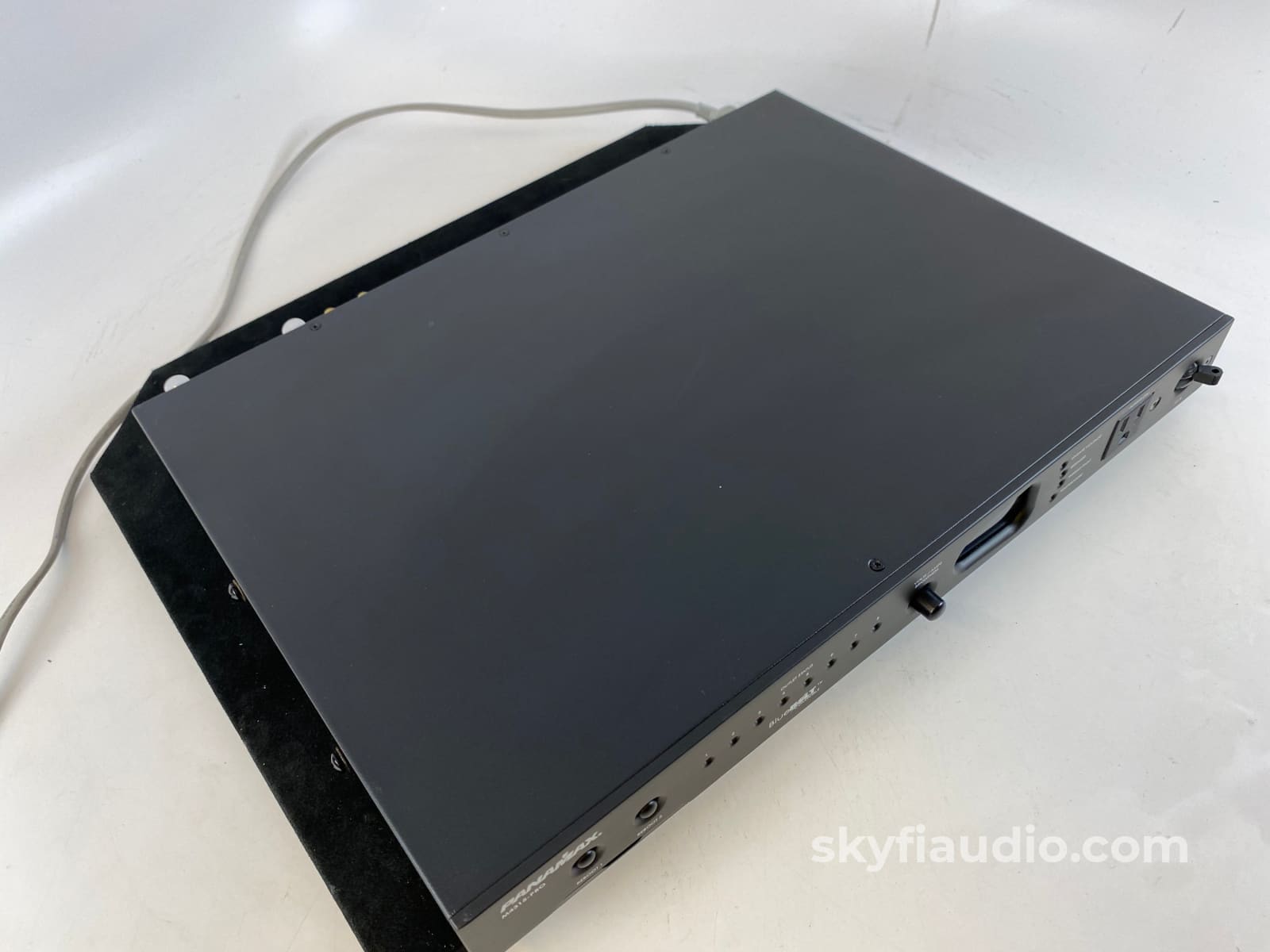 Panamax 4315-Pro Power Conditioner And Controller Bluebolt Capable Included