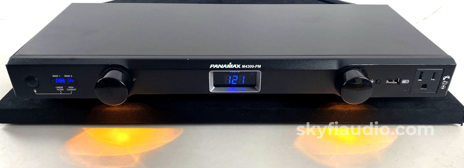 Panamax M4300-Pm A/V Surge Suppressor With Meter Power Conditioner