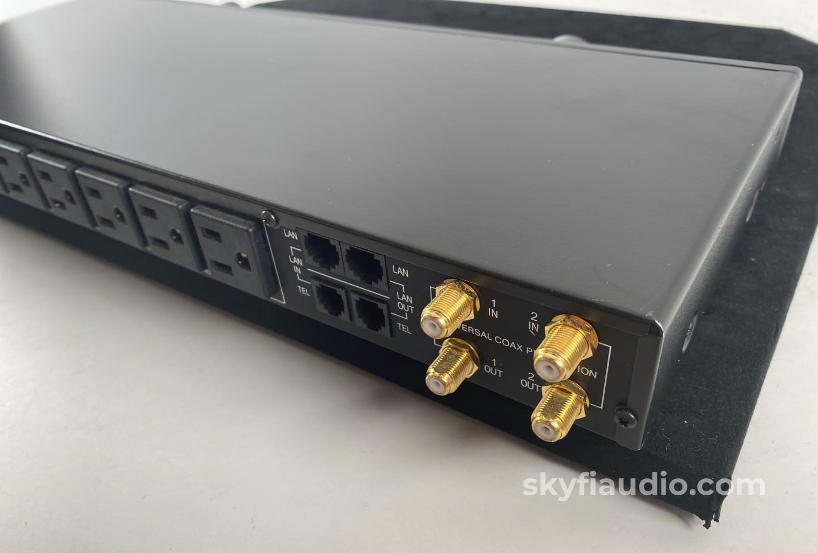 Panamax M4300-Pm A/V Surge Suppressor With Meter Power Conditioner