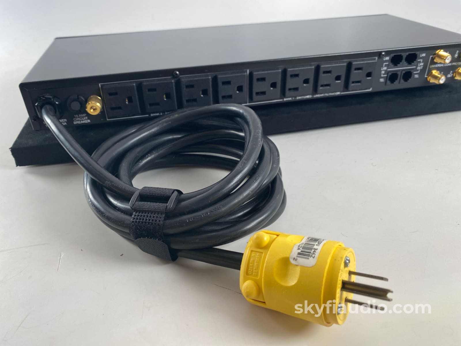 Panamax M4300-Pm A/V Surge Suppressor With Meter Power Conditioner