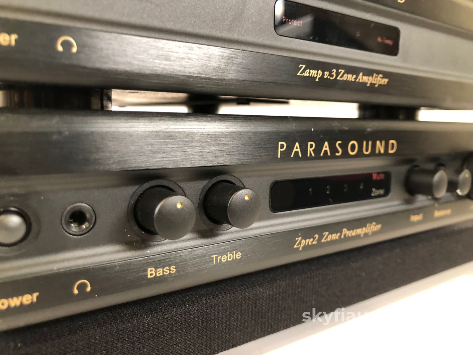Parasound Zpre2 - Stereo Zone Preamp With Remote Preamplifier