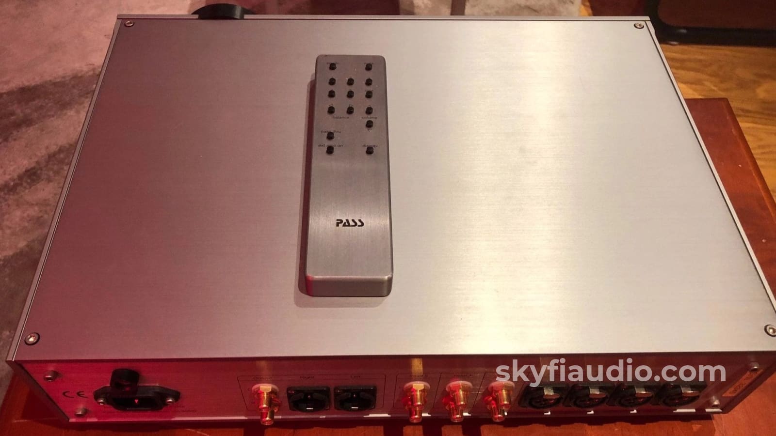 Pass Labs Xp-10 Line Level Preamp With Remote - Like New And Complete Preamplifier