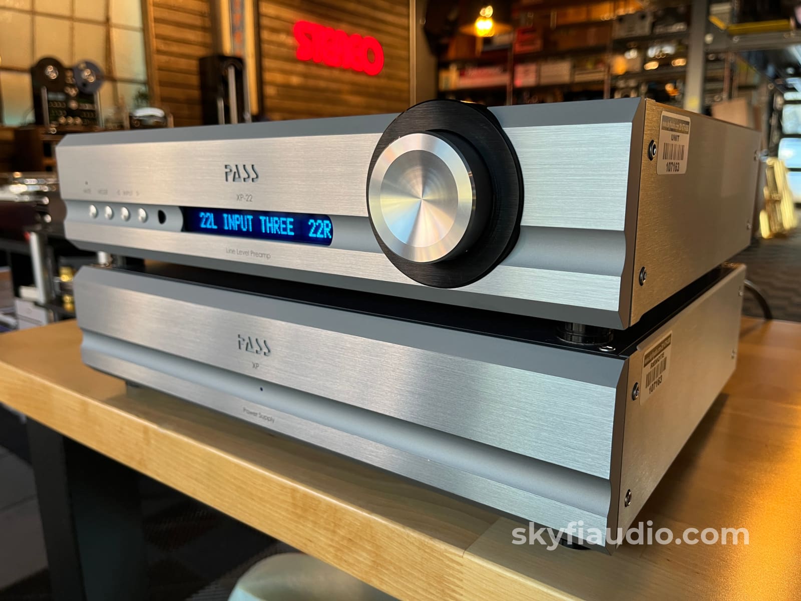 Pass Labs XP-22 Dual Chassis Analog Preamplifier Preamplifier