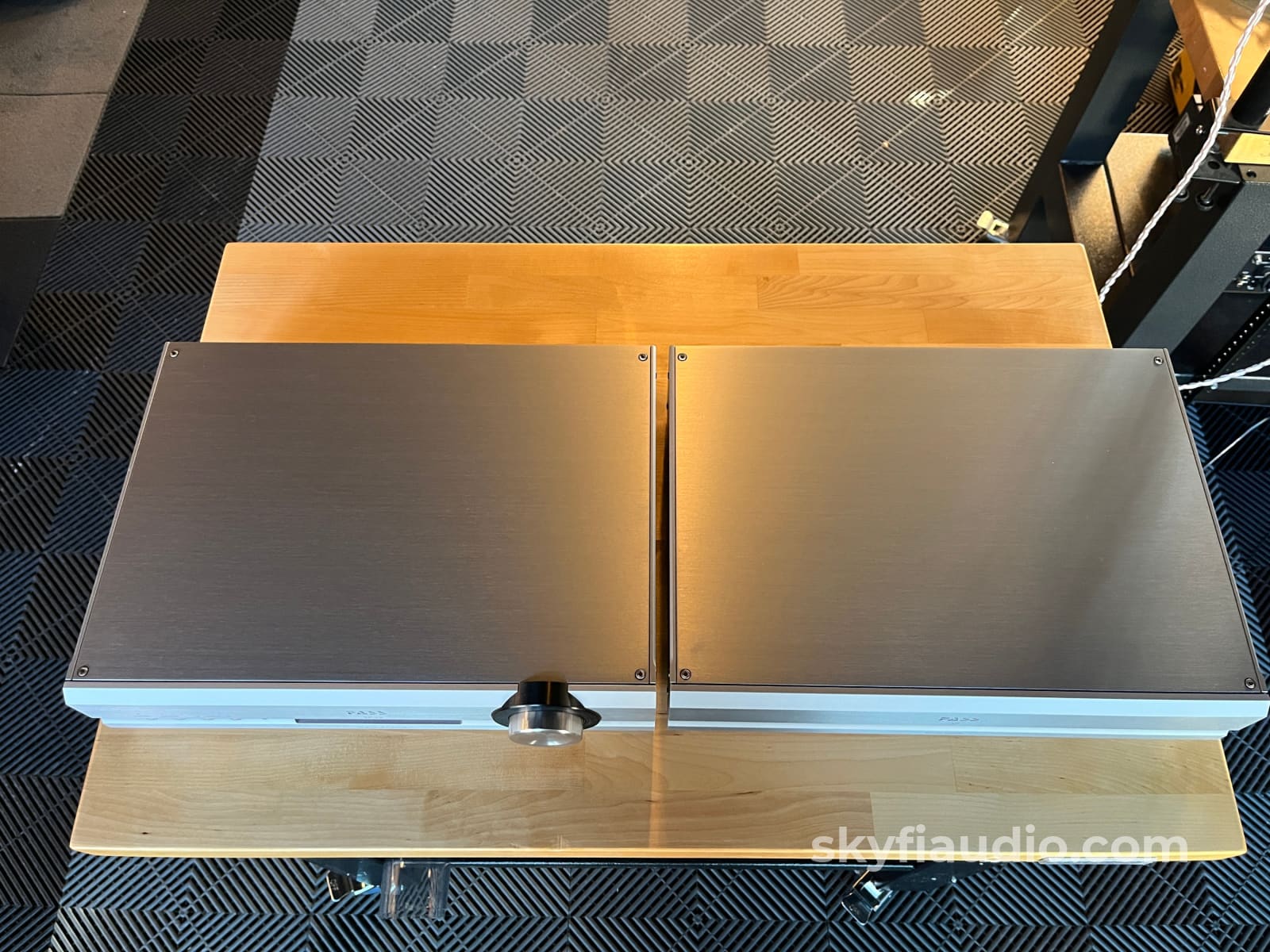 Pass Labs XP-22 Dual Chassis Analog Preamplifier Preamplifier