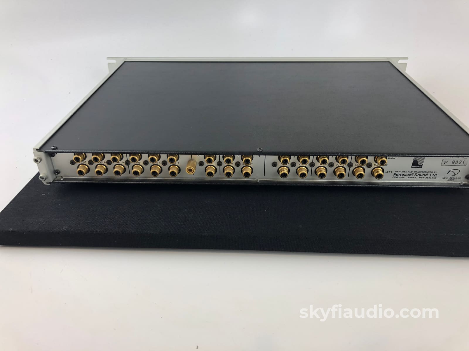 Perreaux Ts2 Tape Dubbing And Phono Selector Preamplifier