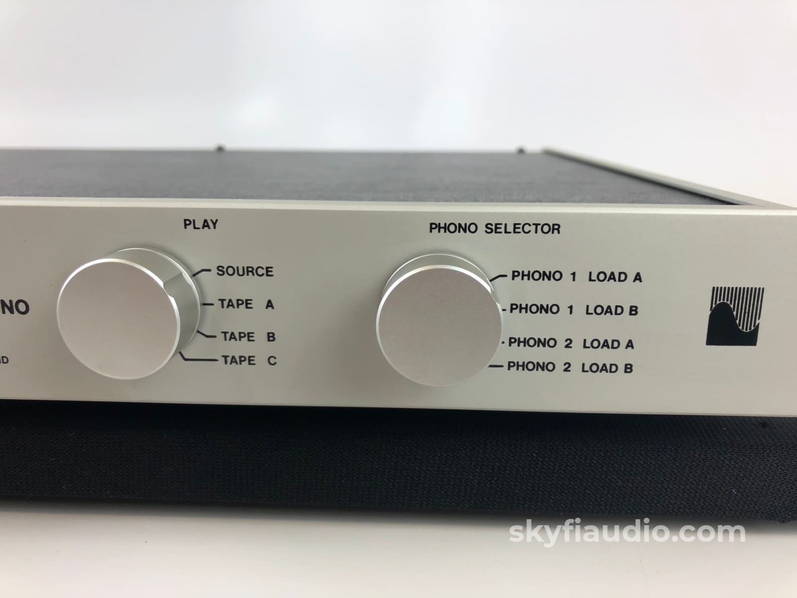 Perreaux Ts2 Tape Dubbing And Phono Selector Preamplifier