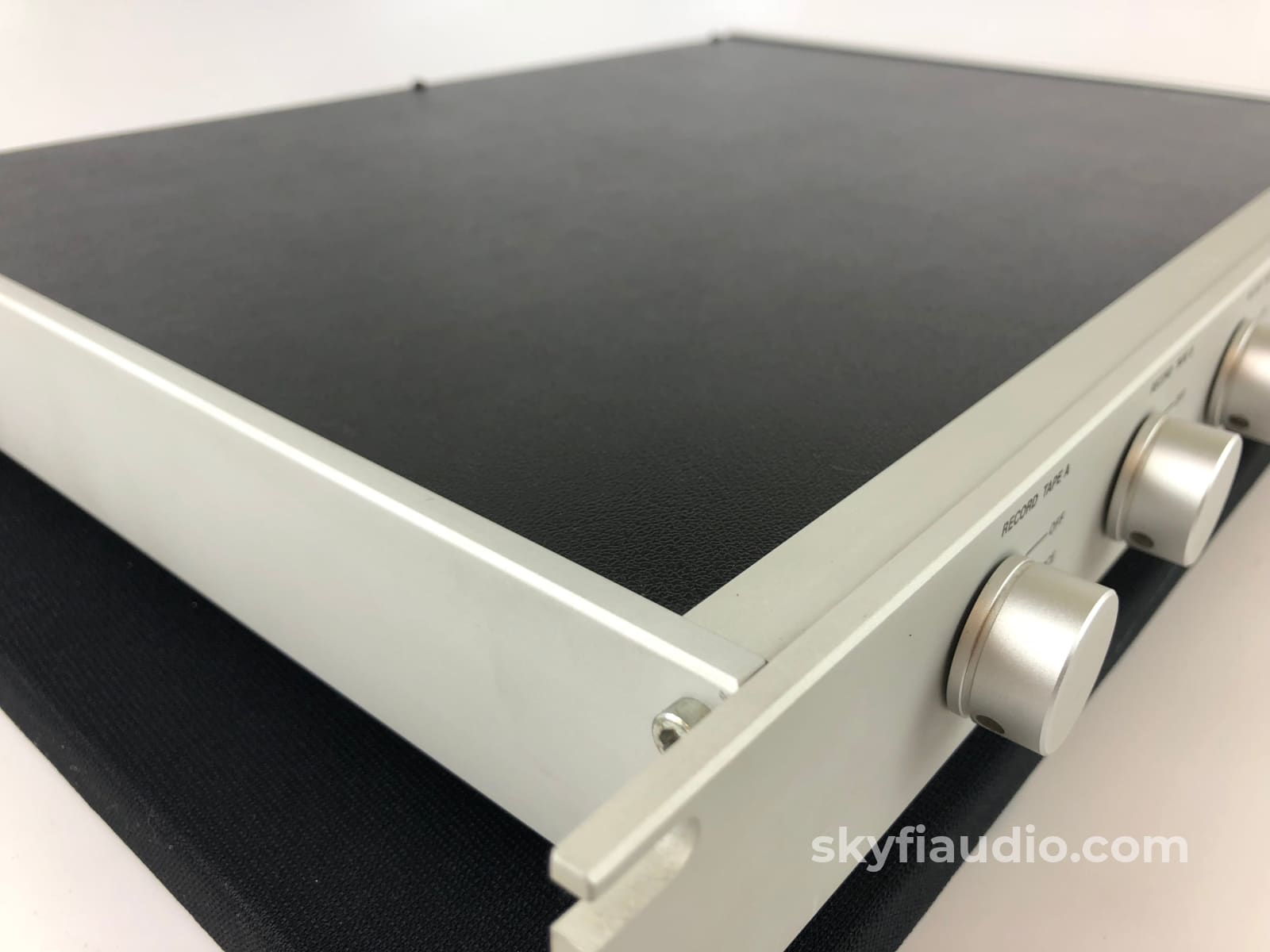 Perreaux Ts2 Tape Dubbing And Phono Selector Preamplifier